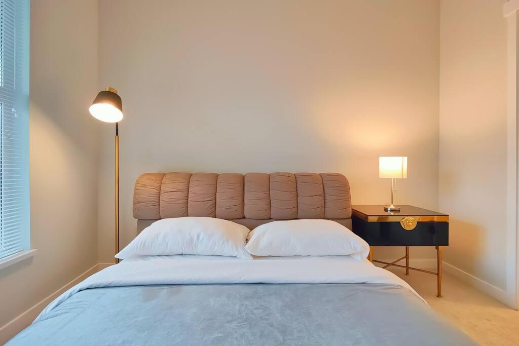 2 Bedrooms I 2 Baths I AC I Free WiFi I Free Parking Richmond Buitenkant foto